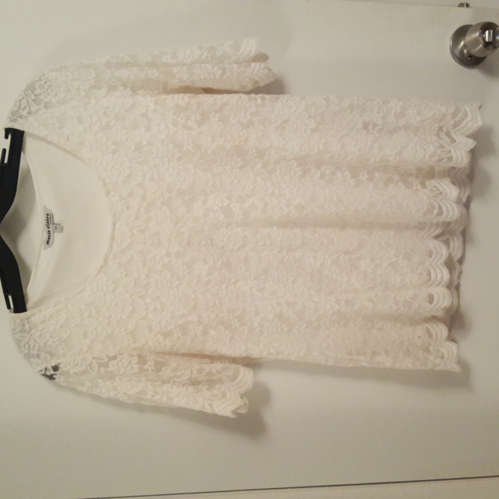 Short sleeved white lace crew neck top